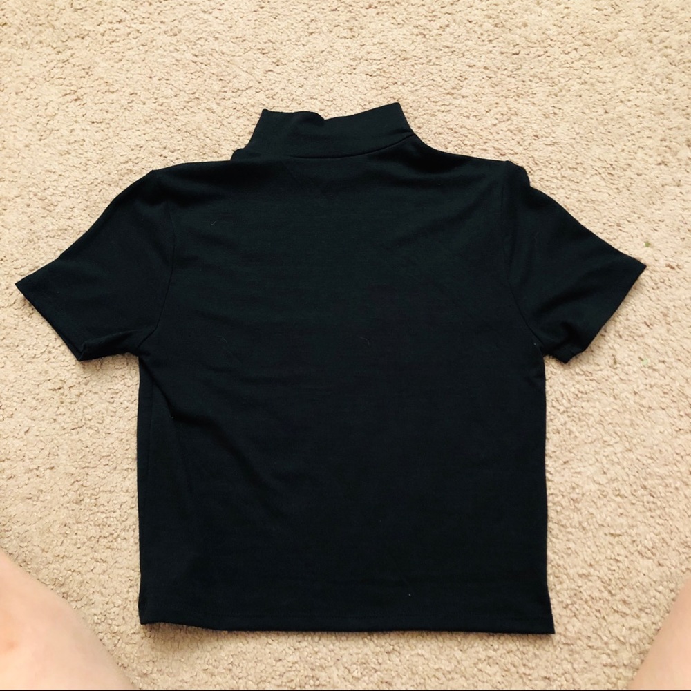 Black mock neck crop top size small fitted no tag